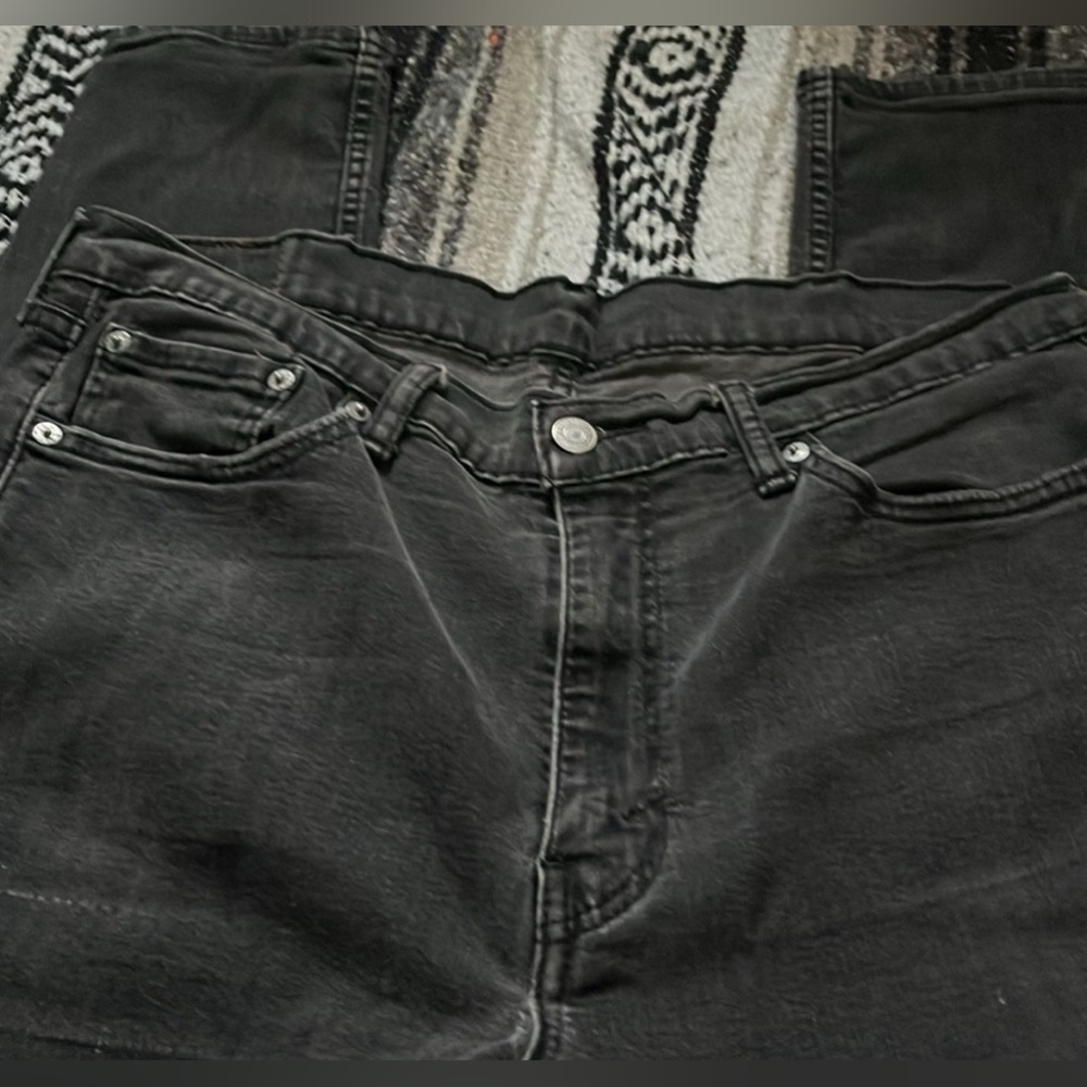 Preowned 502  Levi’s  Ripped  Jeans Fade Out Color Black  Men’s  Size 38X30 . - Picture 3 of 12